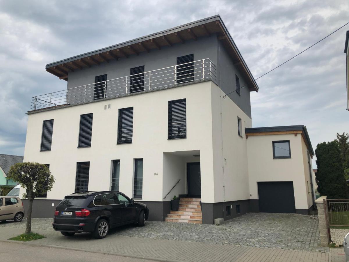 Anico Apartmany Dolni Benesov Ngoại thất bức ảnh